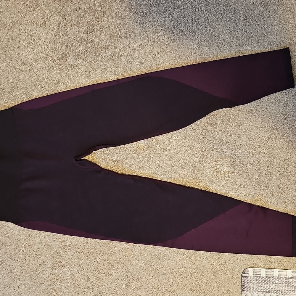 Seamless Victoria Secrets Cranberry Leggins sz Lg